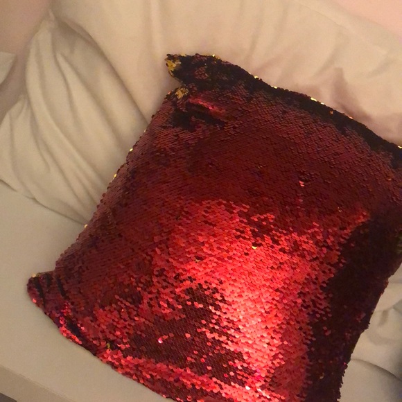 Mermaid pillow - Picture 3 of 3